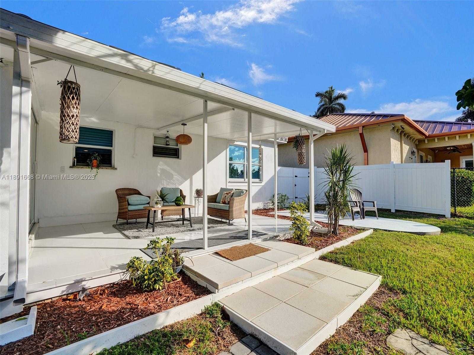Small Image of 1216 GUAVA ISLE, Fort Lauderdale Number 40