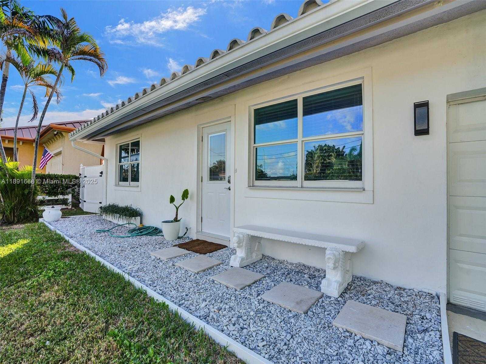 Small Image of 1216 GUAVA ISLE, Fort Lauderdale Number 5