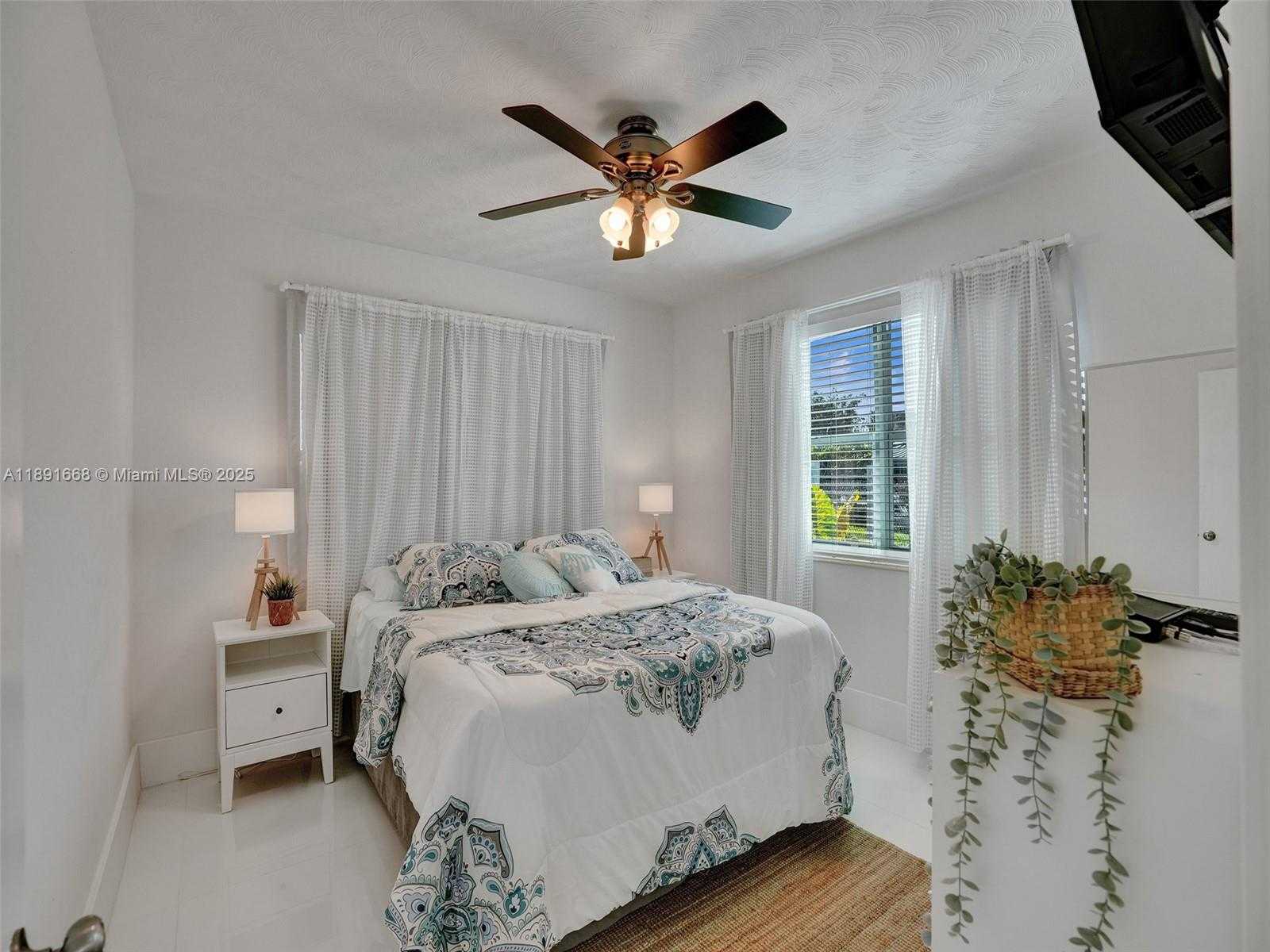 Small Image of 1216 GUAVA ISLE, Fort Lauderdale Number 6