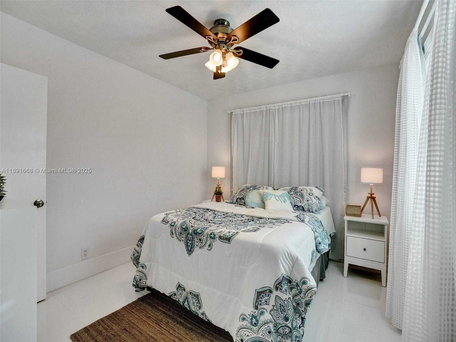 Small Image of 1216 GUAVA ISLE, Fort Lauderdale Number 7