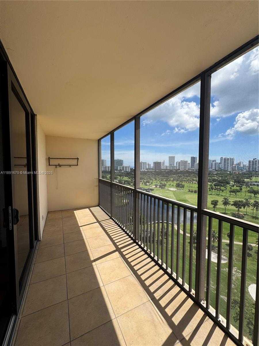 Small Image of 20379 WEST COUNTRY CLUB DR #1937, Aventura Number 4