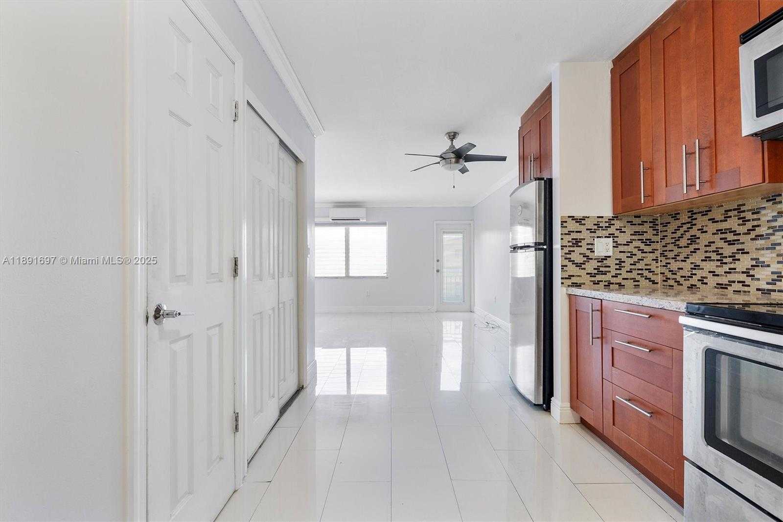 Small Image of 851 MERIDIAN AVE #24, Miami Beach Number 2