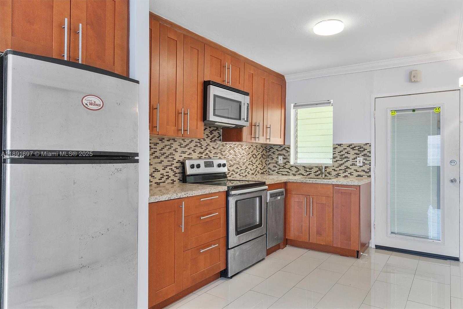 Small Image of 851 MERIDIAN AVE #24, Miami Beach Number 5