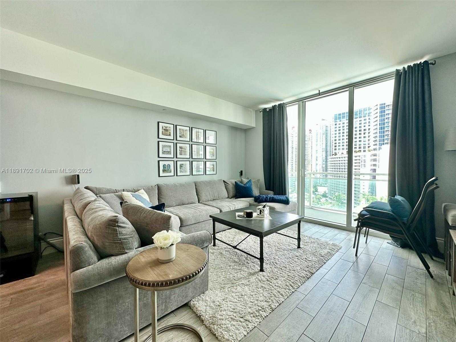 Small Image of 950 BRICKELL BAY DR #1509, Miami Number 4