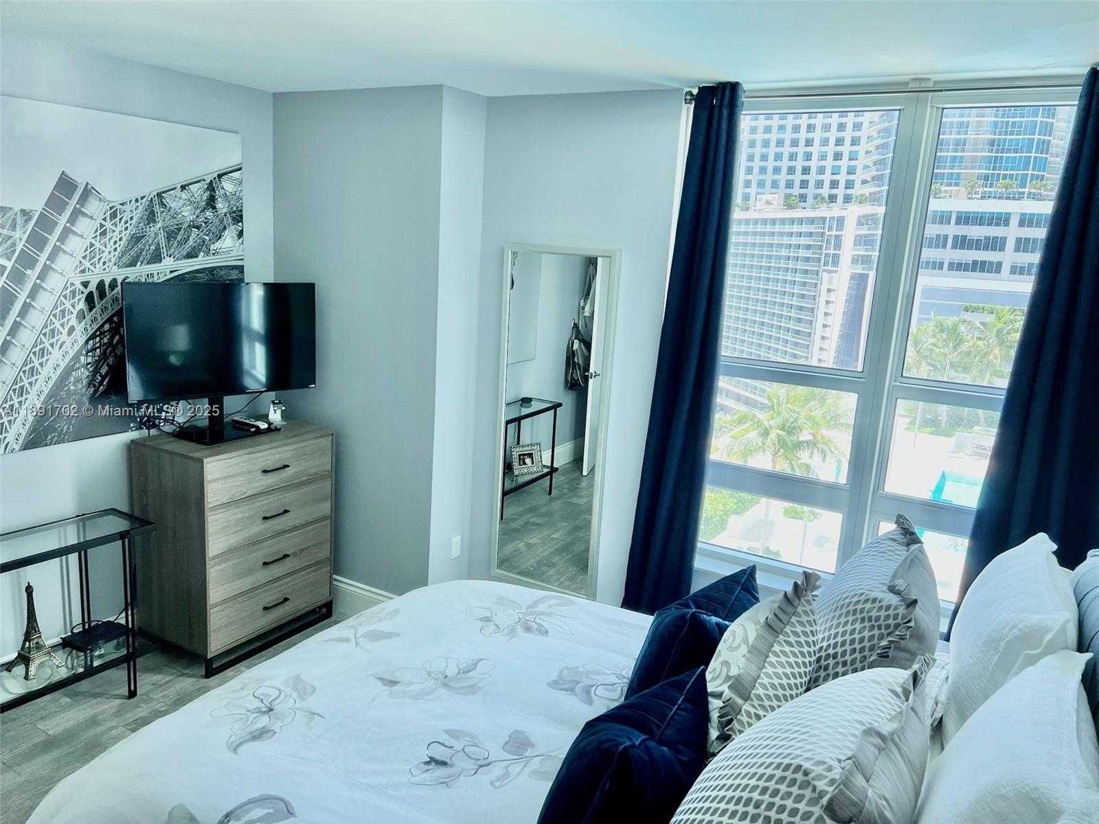 Small Image of 950 BRICKELL BAY DR #1509, Miami Number 6