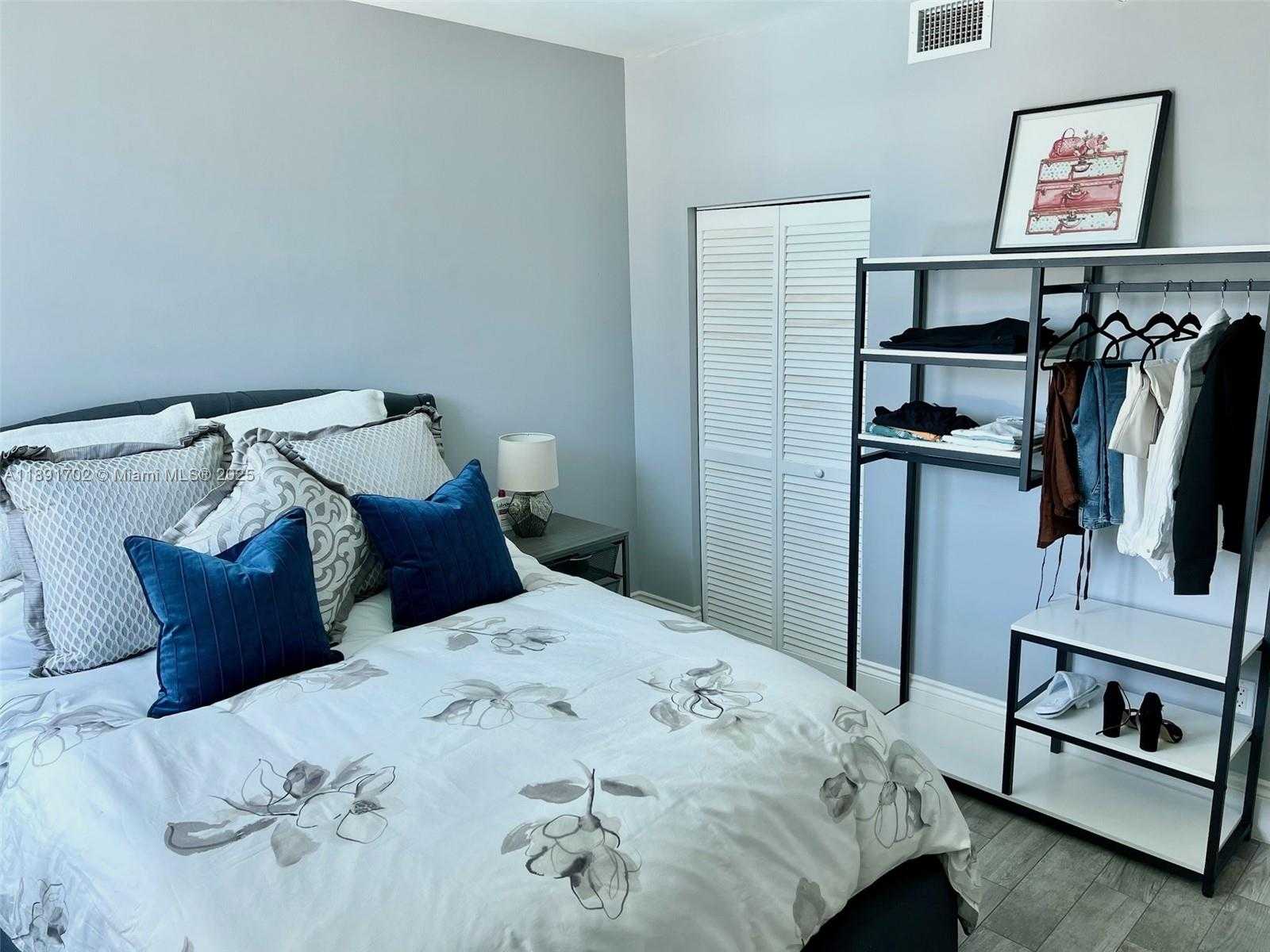 Small Image of 950 BRICKELL BAY DR #1509, Miami Number 9