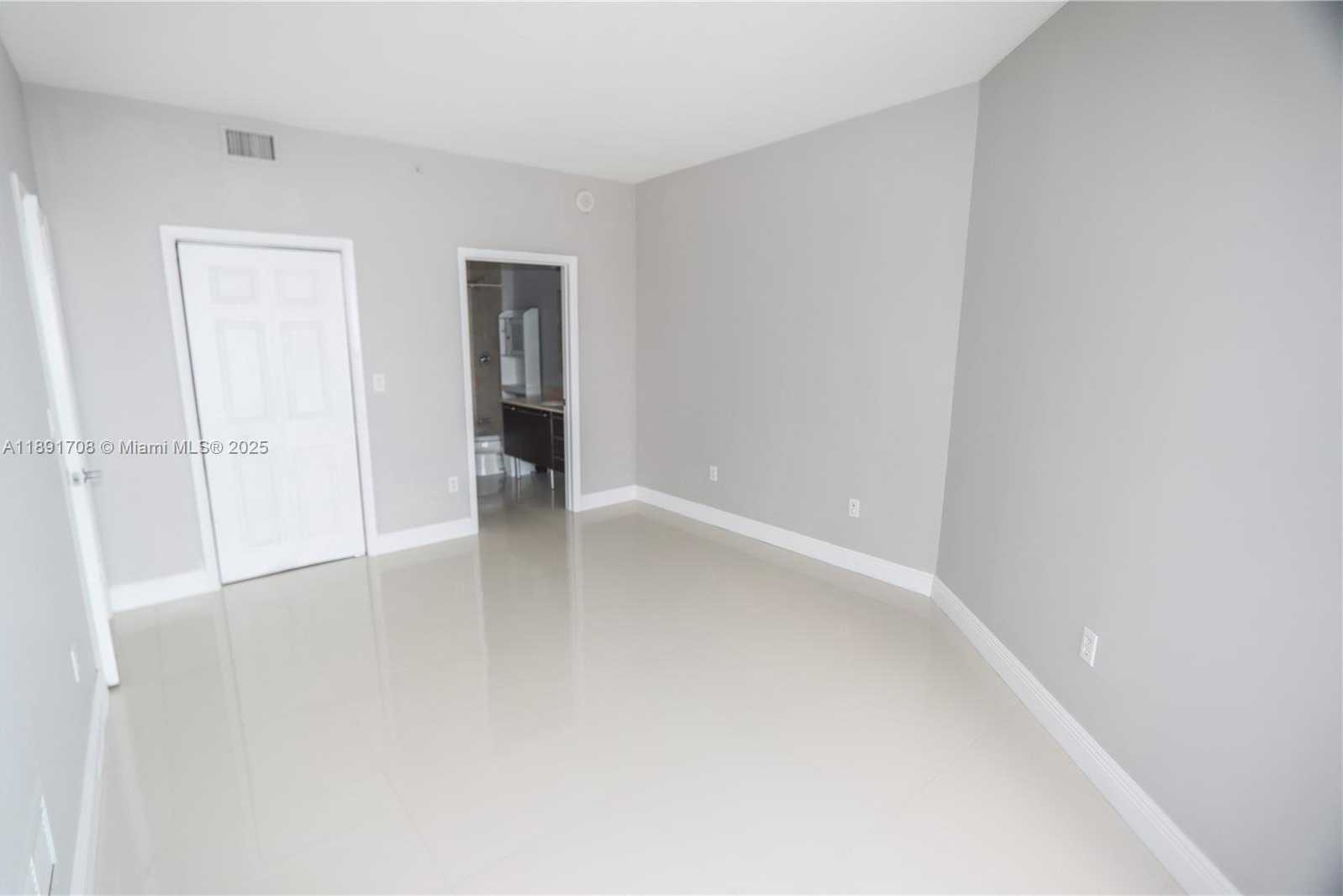 Small Image of 1900 NORTH BAYSHORE DR #2216, Miami Number 12