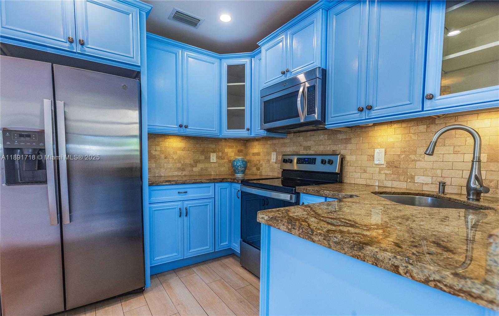 Small Image of 7420 SOUTH WEST 34TH TER, Miami Number 3