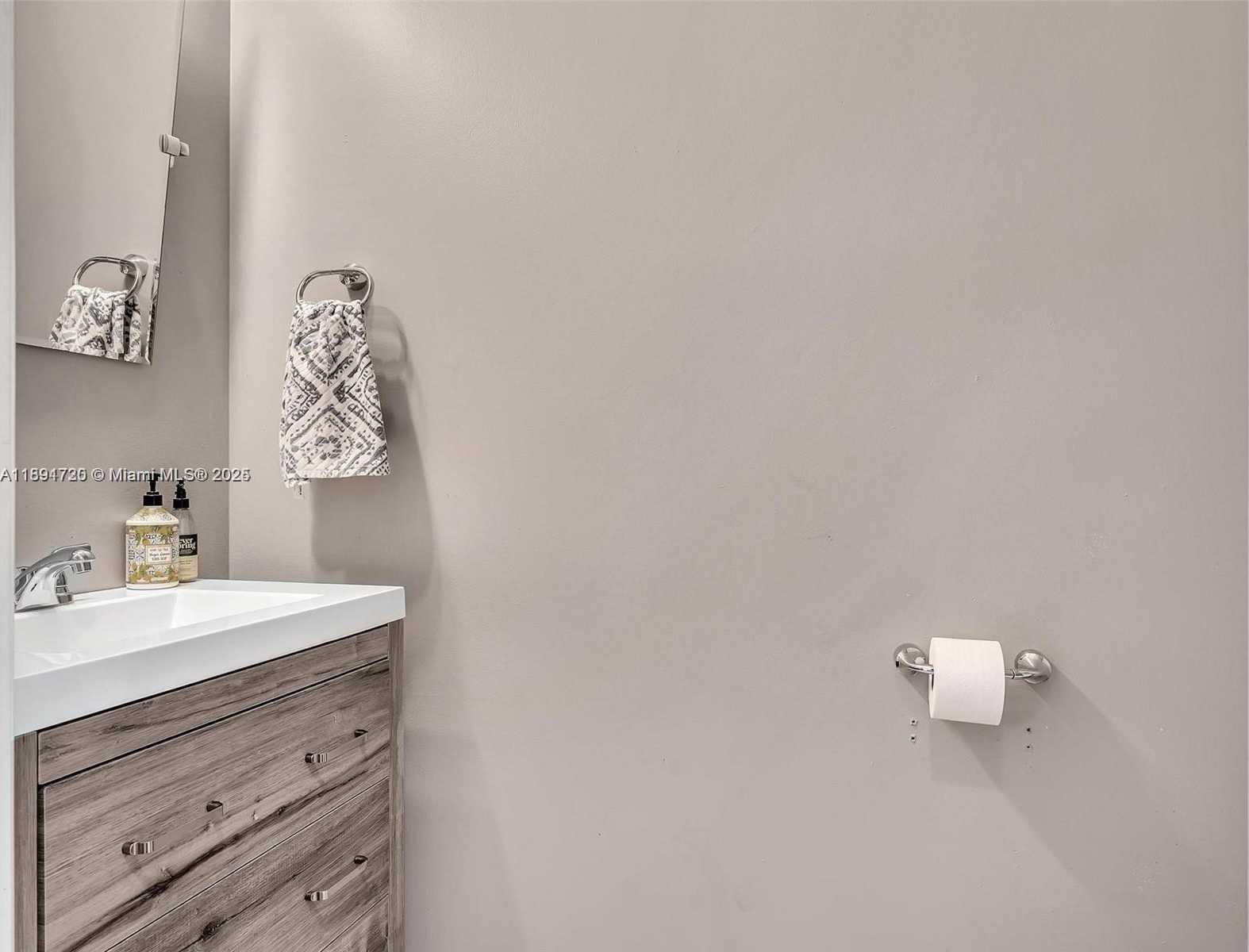 Small Image of 214 LA COSTA CT, Weston Number 13