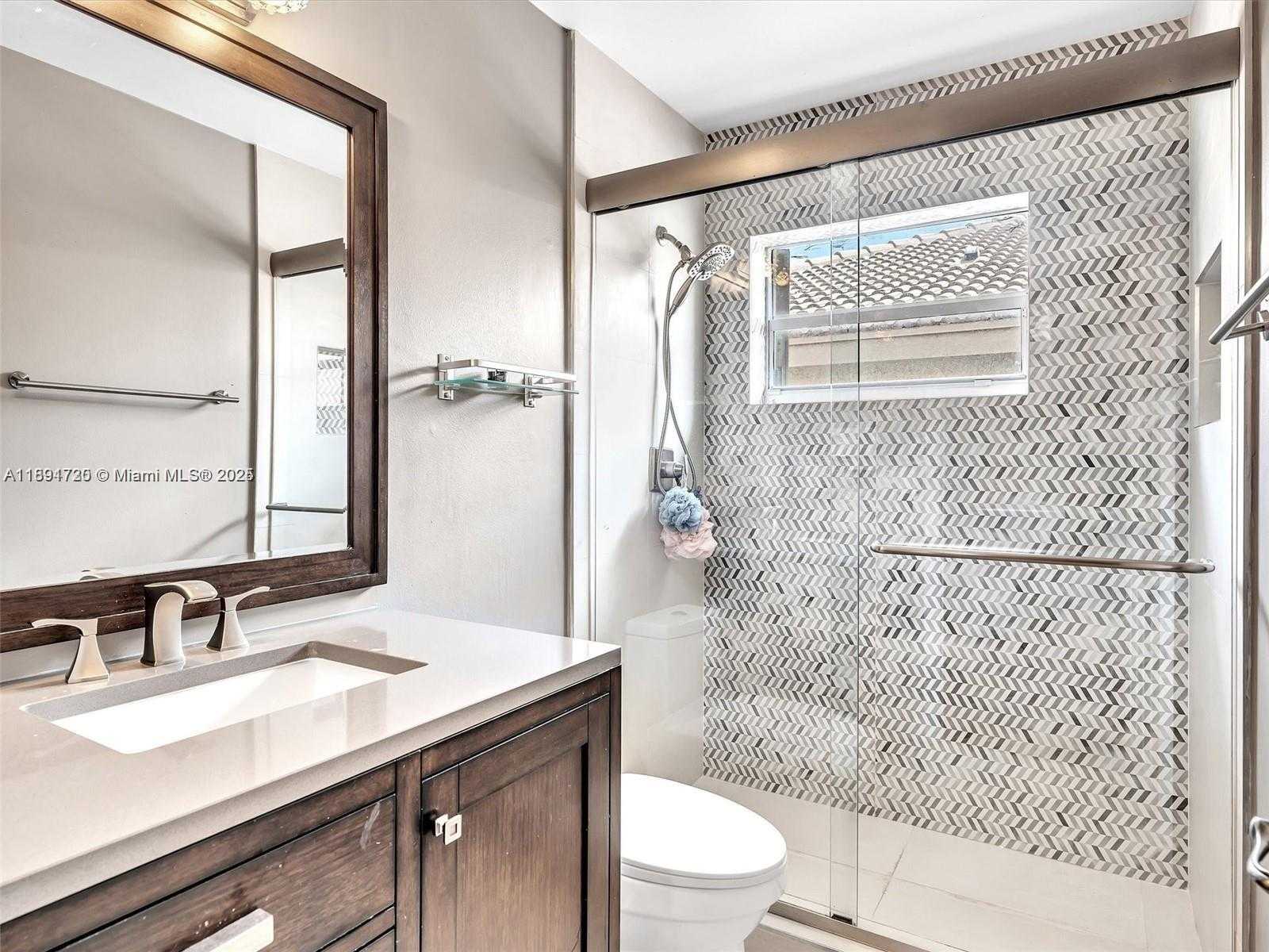 Small Image of 214 LA COSTA CT, Weston Number 20