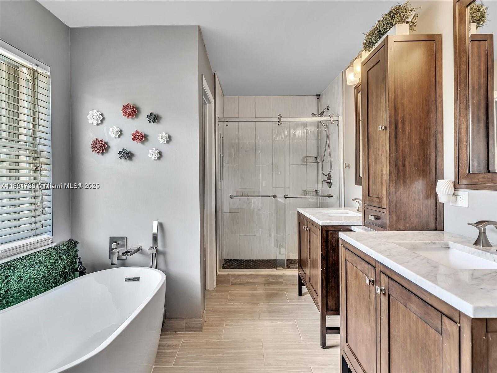 Small Image of 214 LA COSTA CT, Weston Number 22