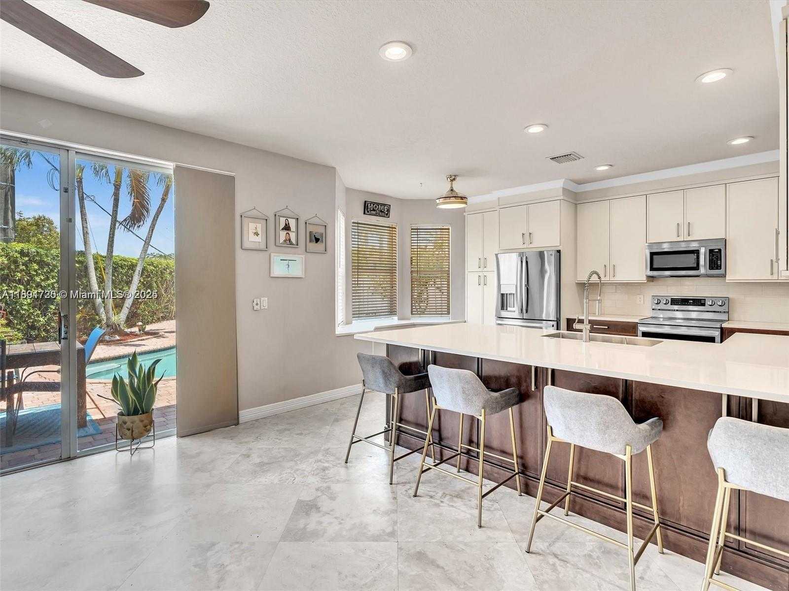 Small Image of 214 LA COSTA CT, Weston Number 5