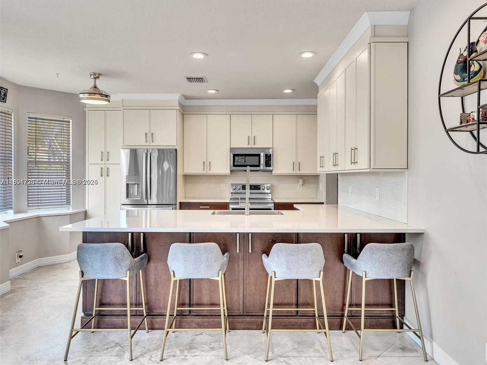 Small Image of 214 LA COSTA CT, Weston Number 6