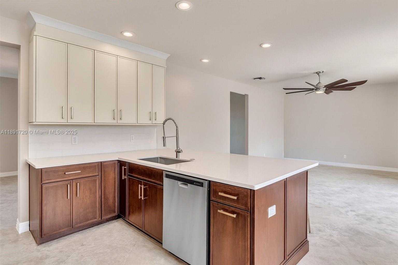 Small Image of 214 LA COSTA CT, Weston Number 8