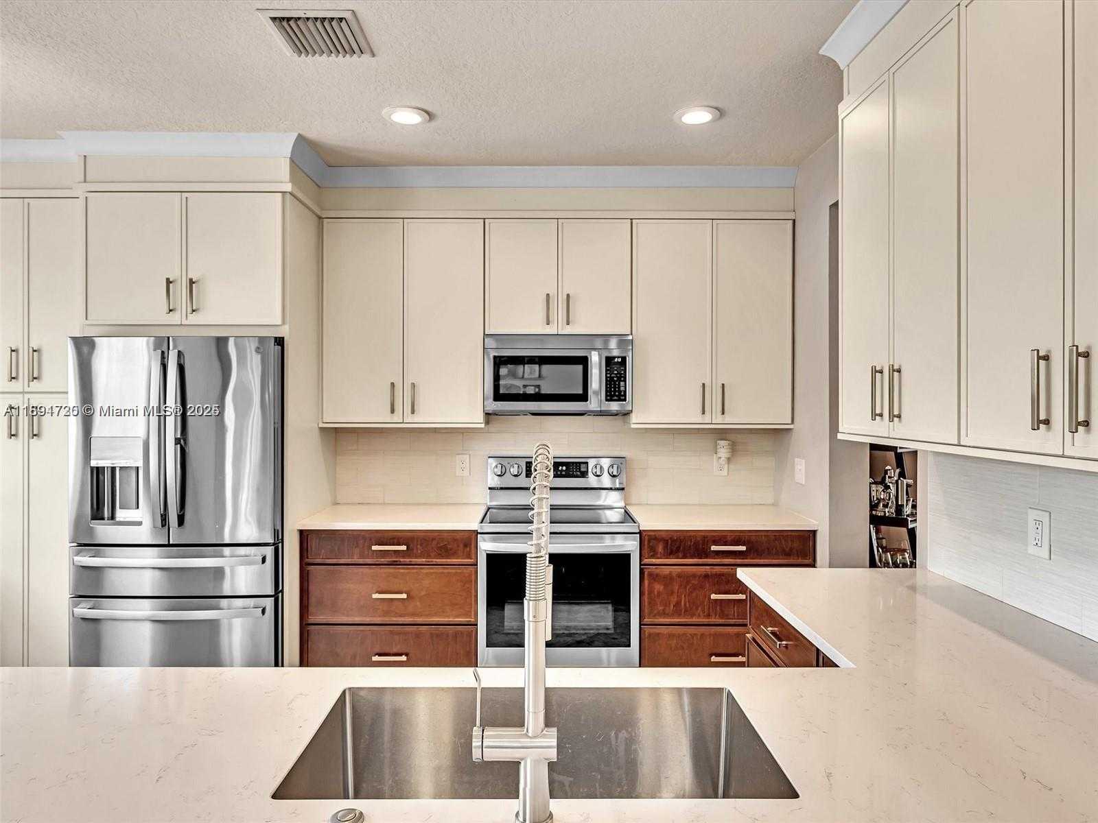 Small Image of 214 LA COSTA CT, Weston Number 9