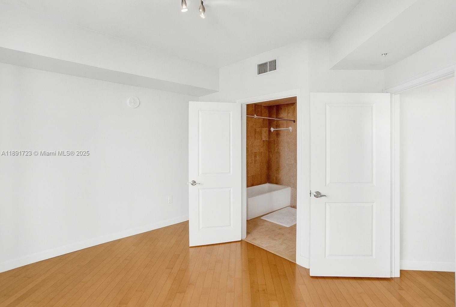 Small Image of 7900 HARBOR ISLAND DR #802, North Bay Village Number 10