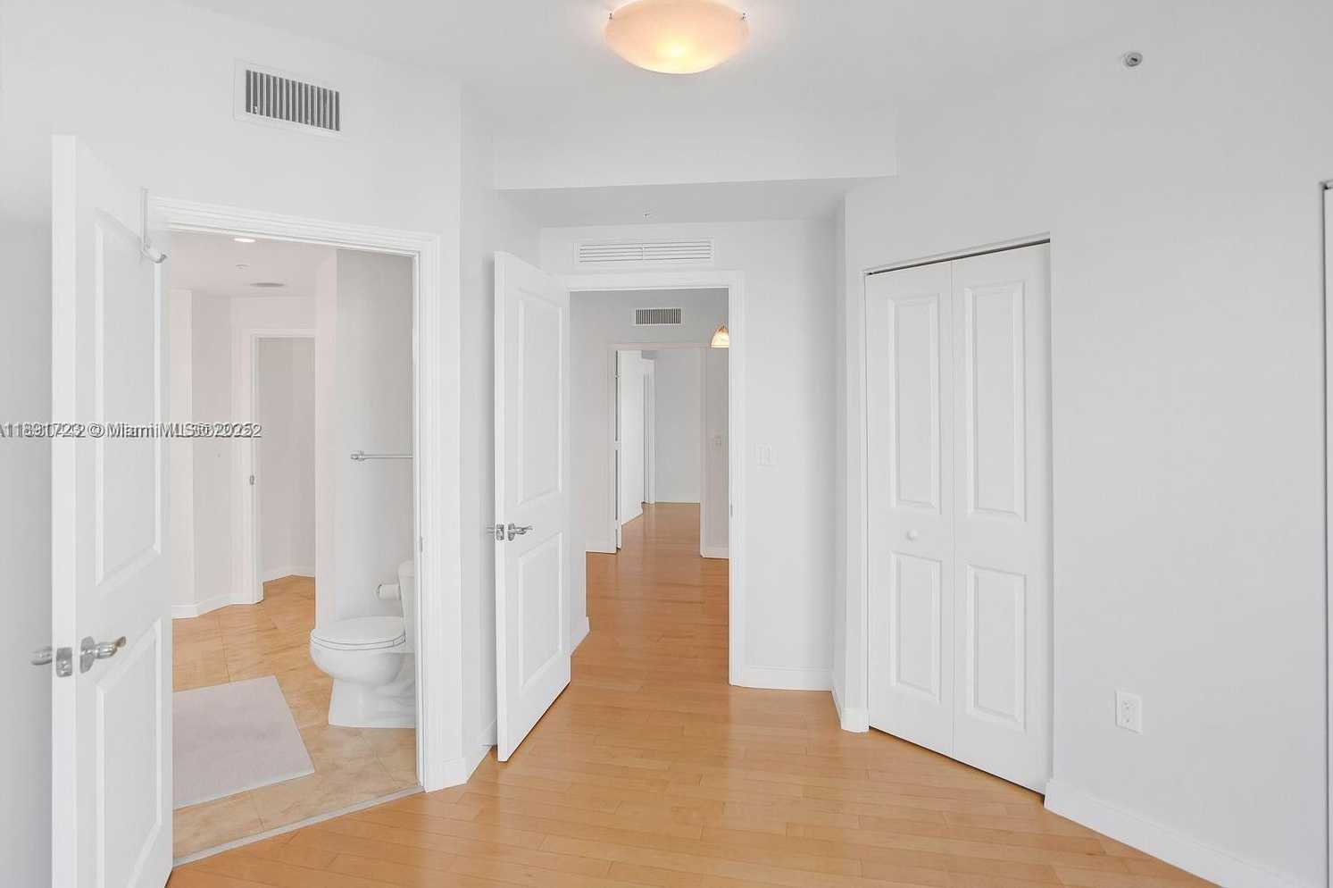 Small Image of 7900 HARBOR ISLAND DR #802, North Bay Village Number 8