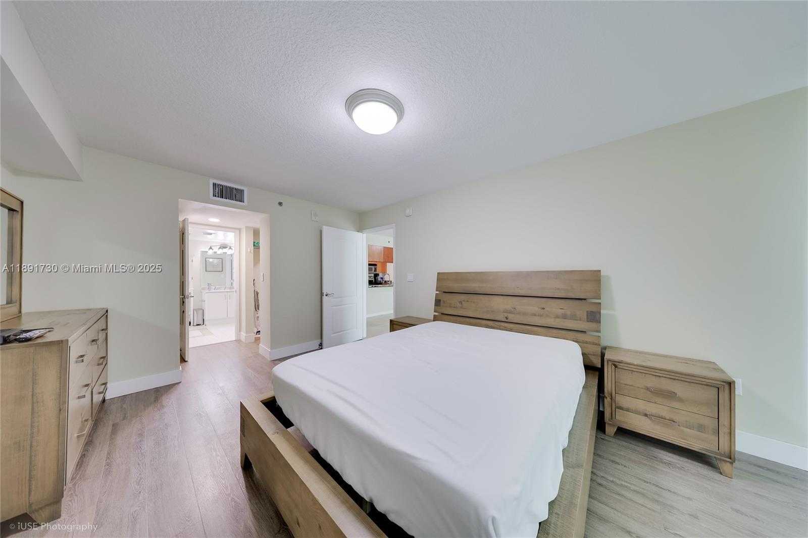 Small Image of 1200 BRICKELL BAY DR #3506, Miami Number 11