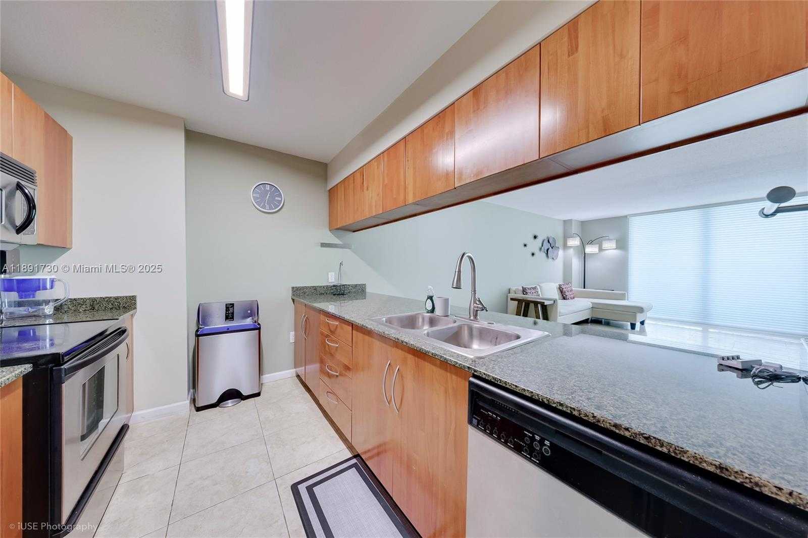 Small Image of 1200 BRICKELL BAY DR #3506, Miami Number 2