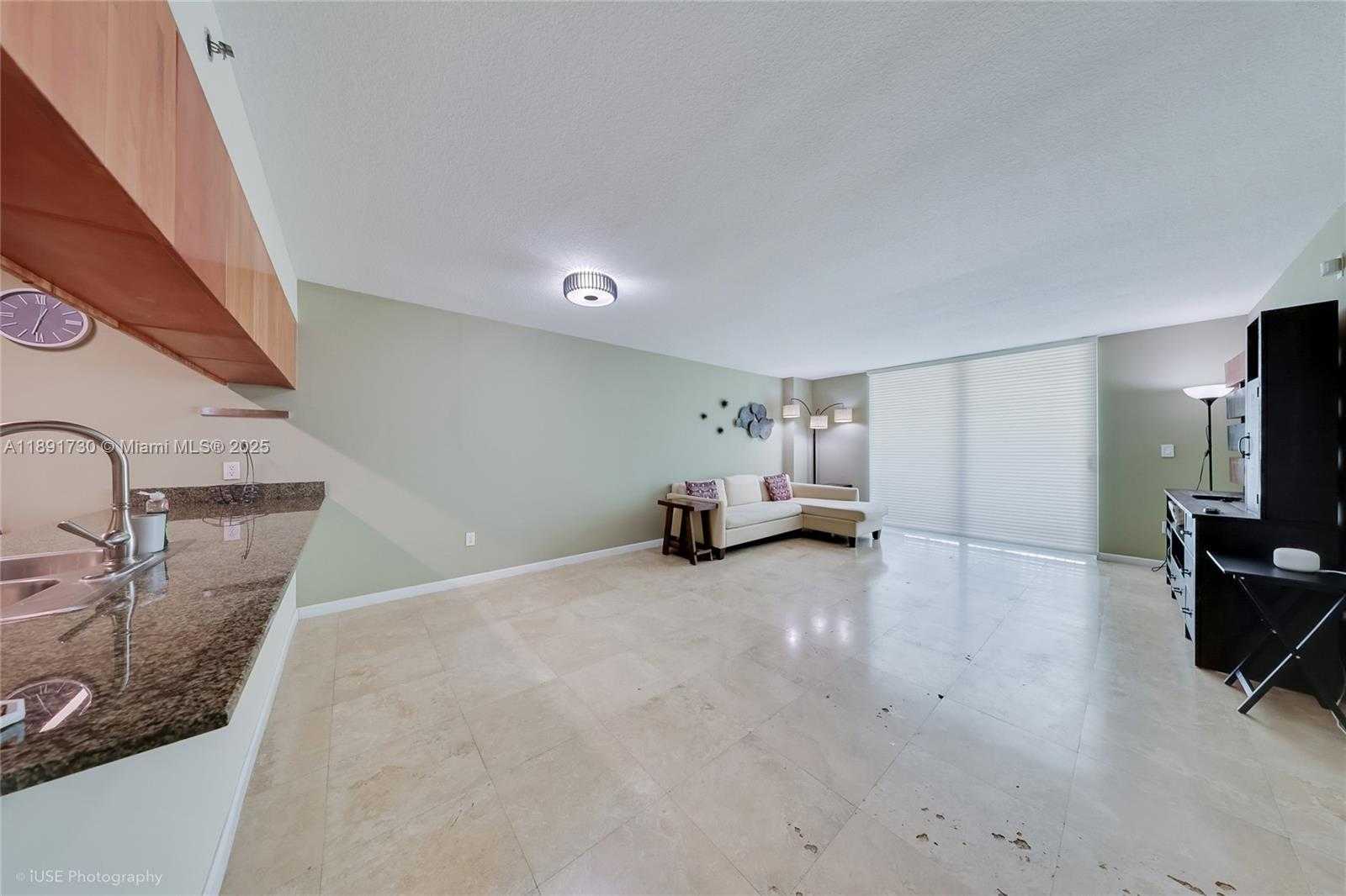 Small Image of 1200 BRICKELL BAY DR #3506, Miami Number 5