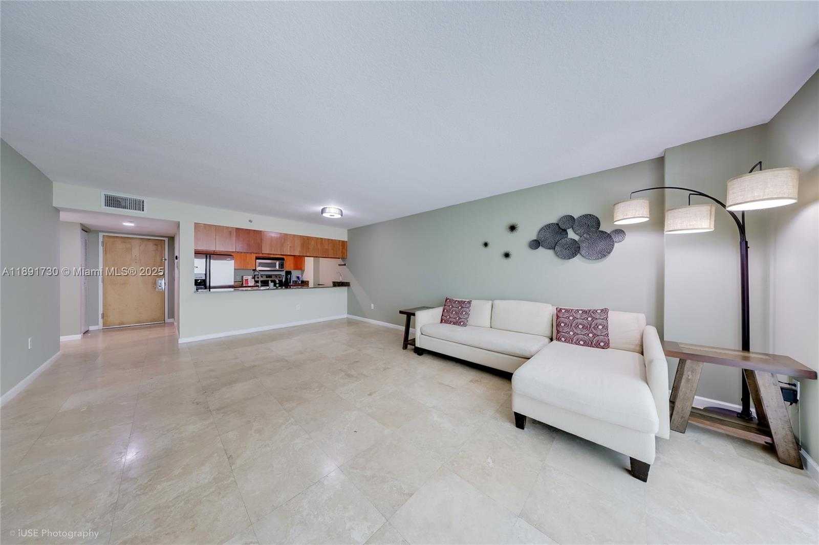 Small Image of 1200 BRICKELL BAY DR #3506, Miami Number 6