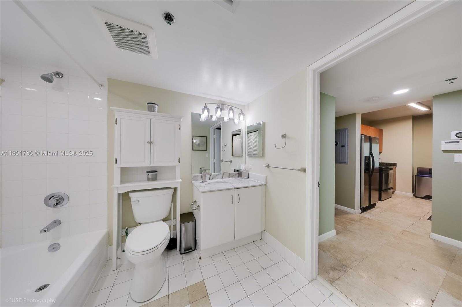 Small Image of 1200 BRICKELL BAY DR #3506, Miami Number 9