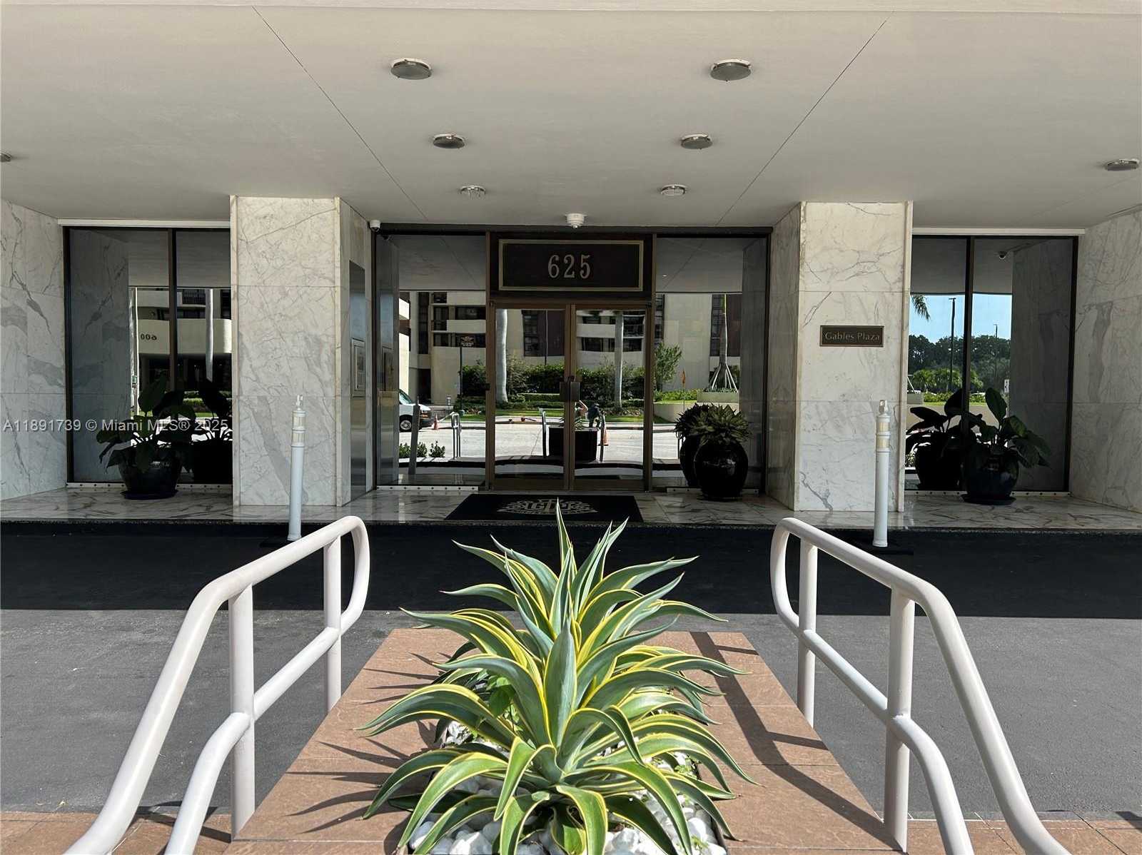 Small Image of 625 BILTMORE WAY #104, Coral Gables Number 2