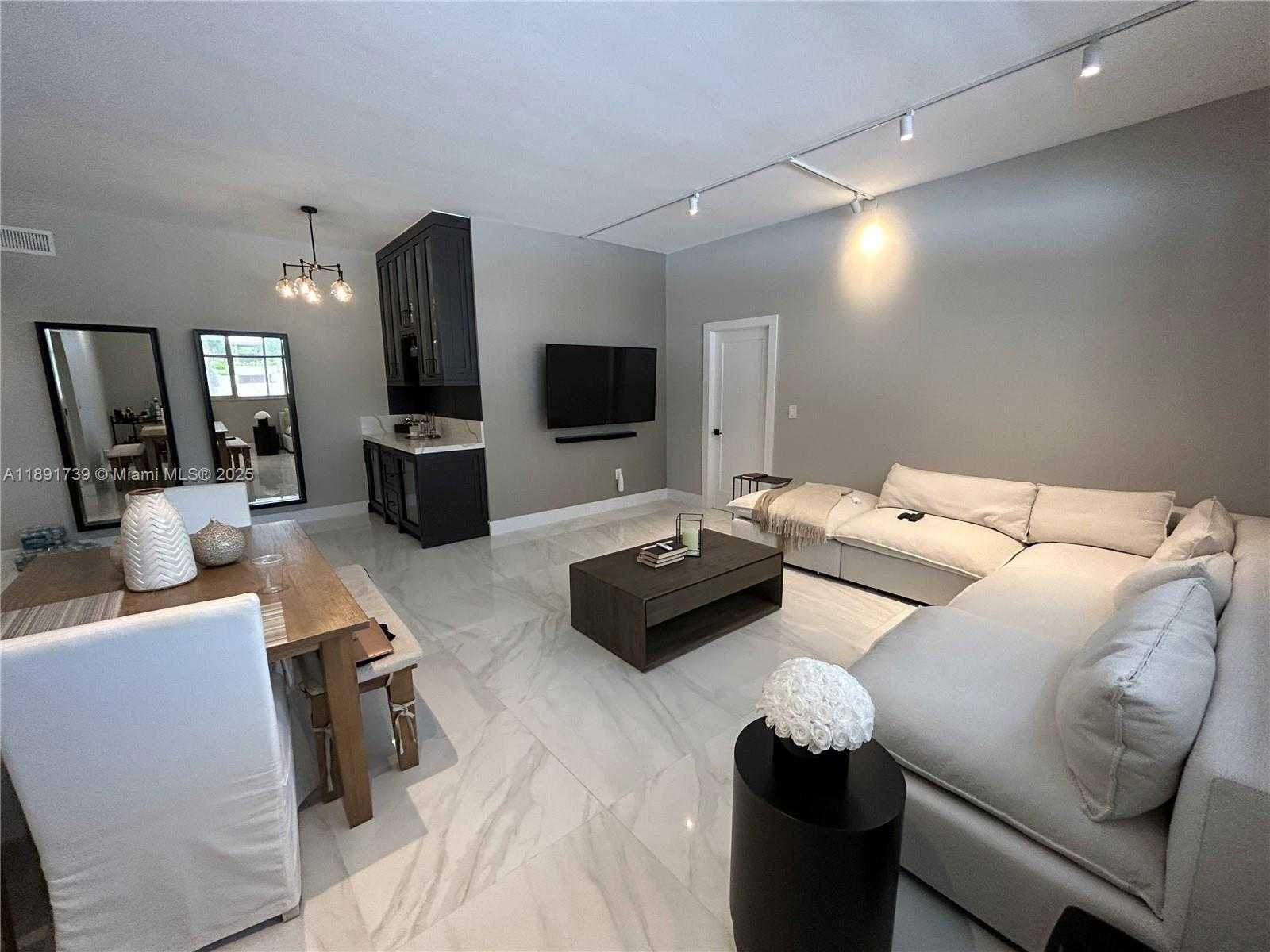 Small Image of 625 BILTMORE WAY #104, Coral Gables Number 7