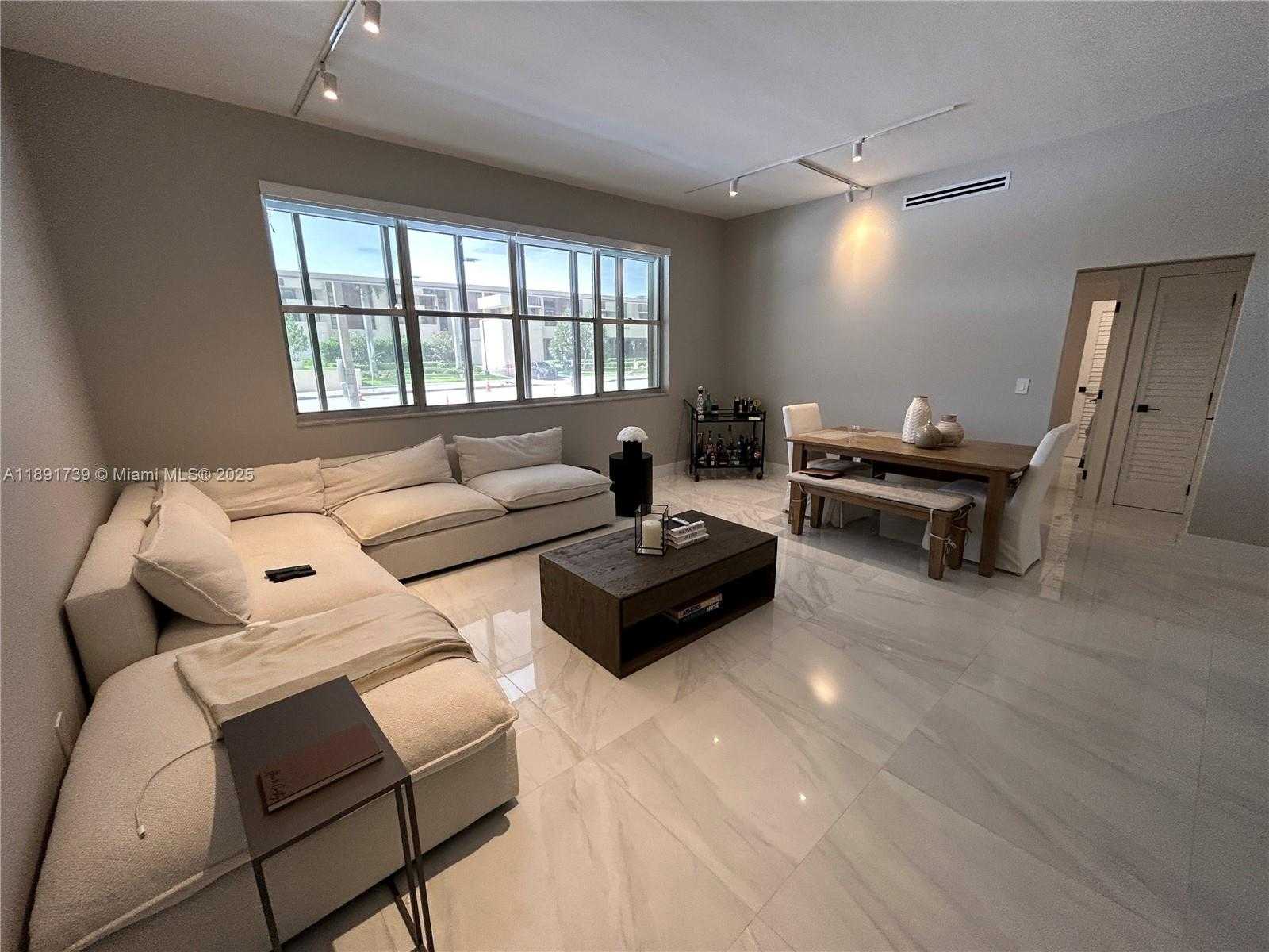 Small Image of 625 BILTMORE WAY #104, Coral Gables Number 8