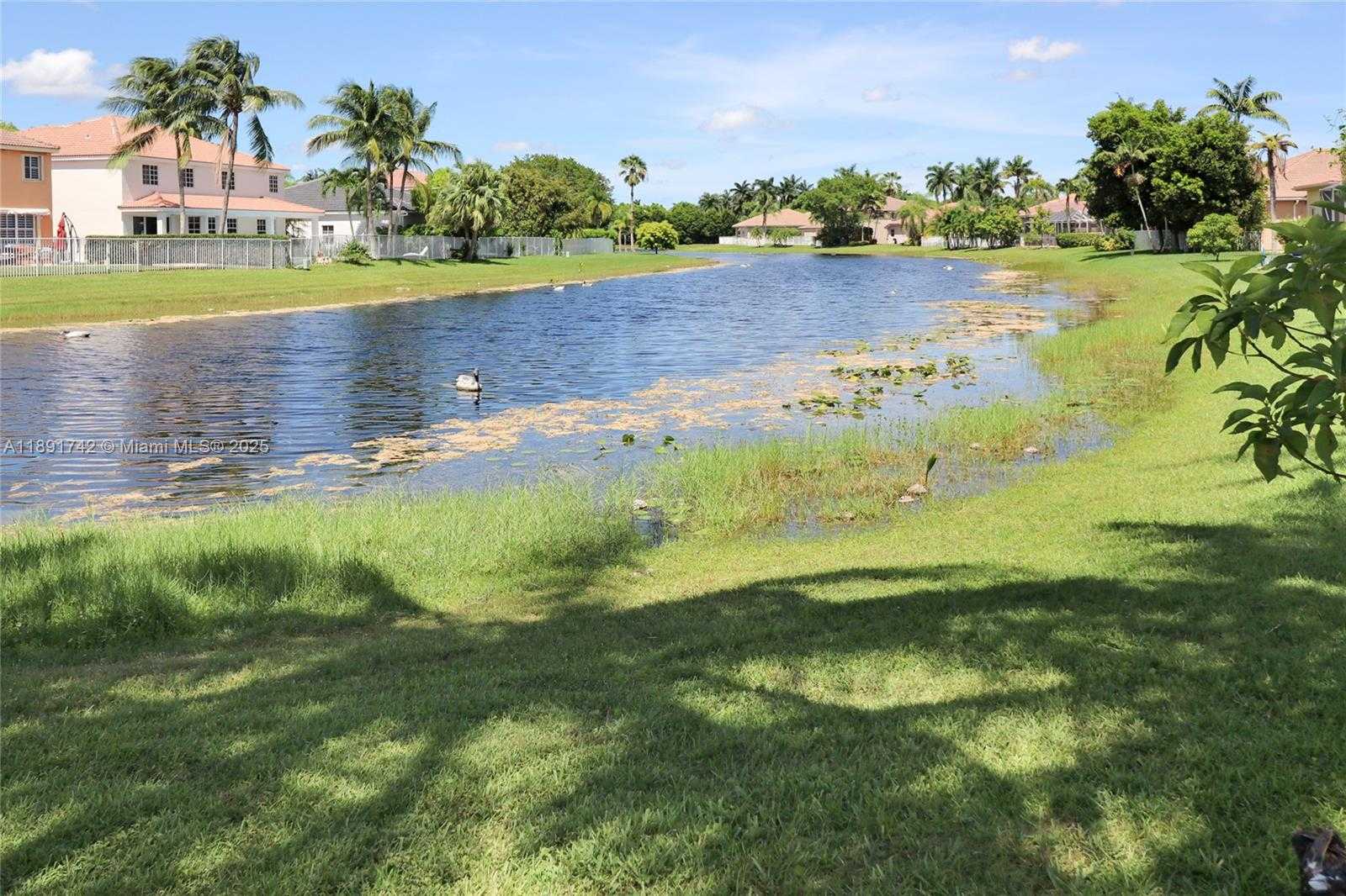Small Image of 1600 BLUE JAY CIR #1, Weston Number 34