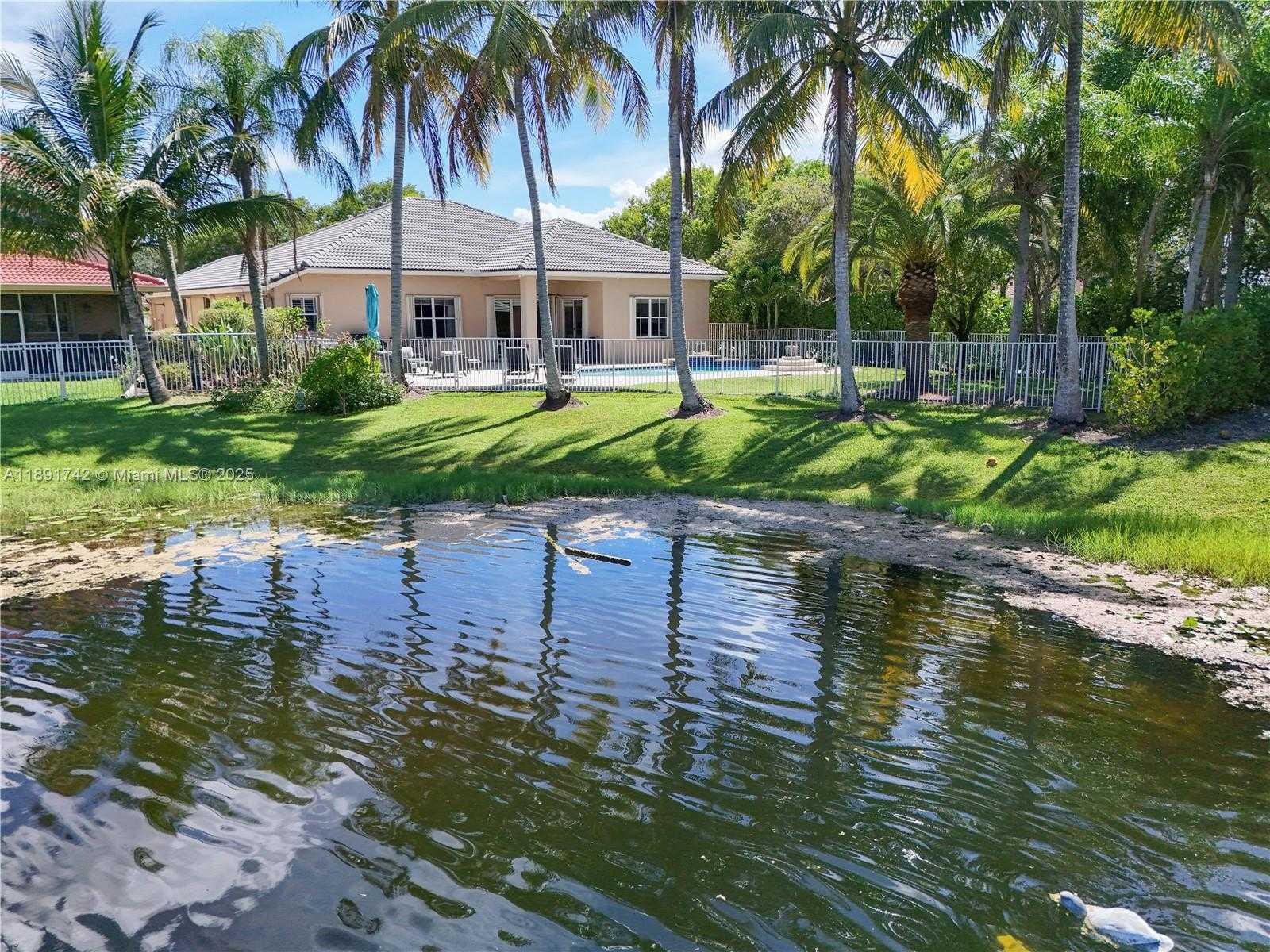 Small Image of 1600 BLUE JAY CIR #1, Weston Number 35