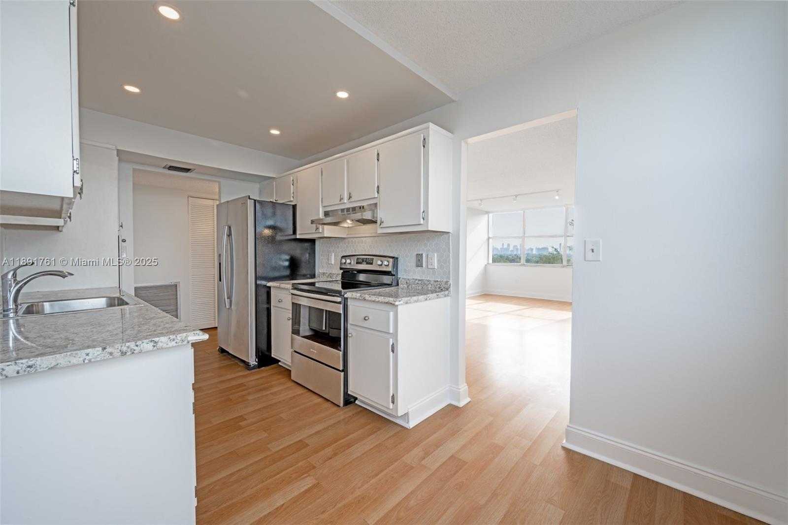 Small Image of 1300 NORTH EAST MIAMI GARDENS DR #820E, Miami Number 10