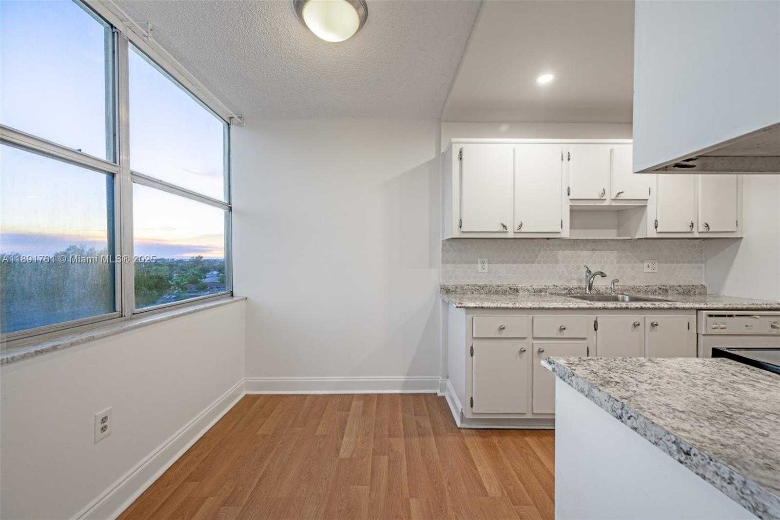 Small Image of 1300 NORTH EAST MIAMI GARDENS DR #820E, Miami Number 12