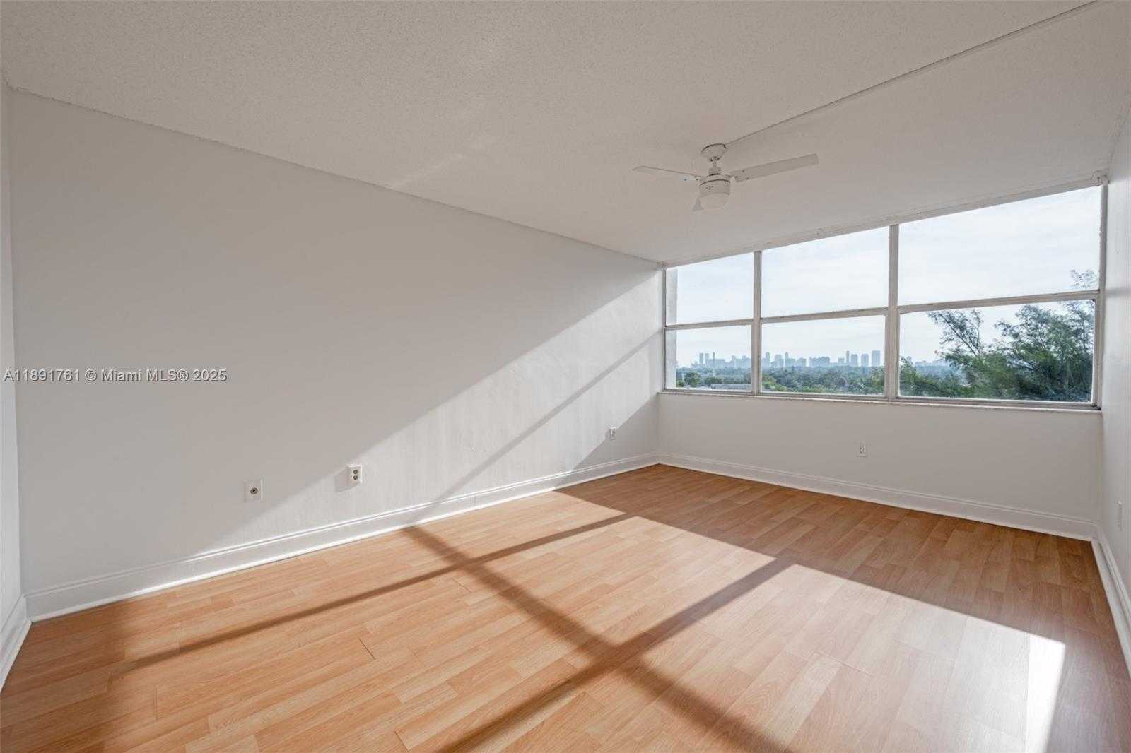 Small Image of 1300 NORTH EAST MIAMI GARDENS DR #820E, Miami Number 17
