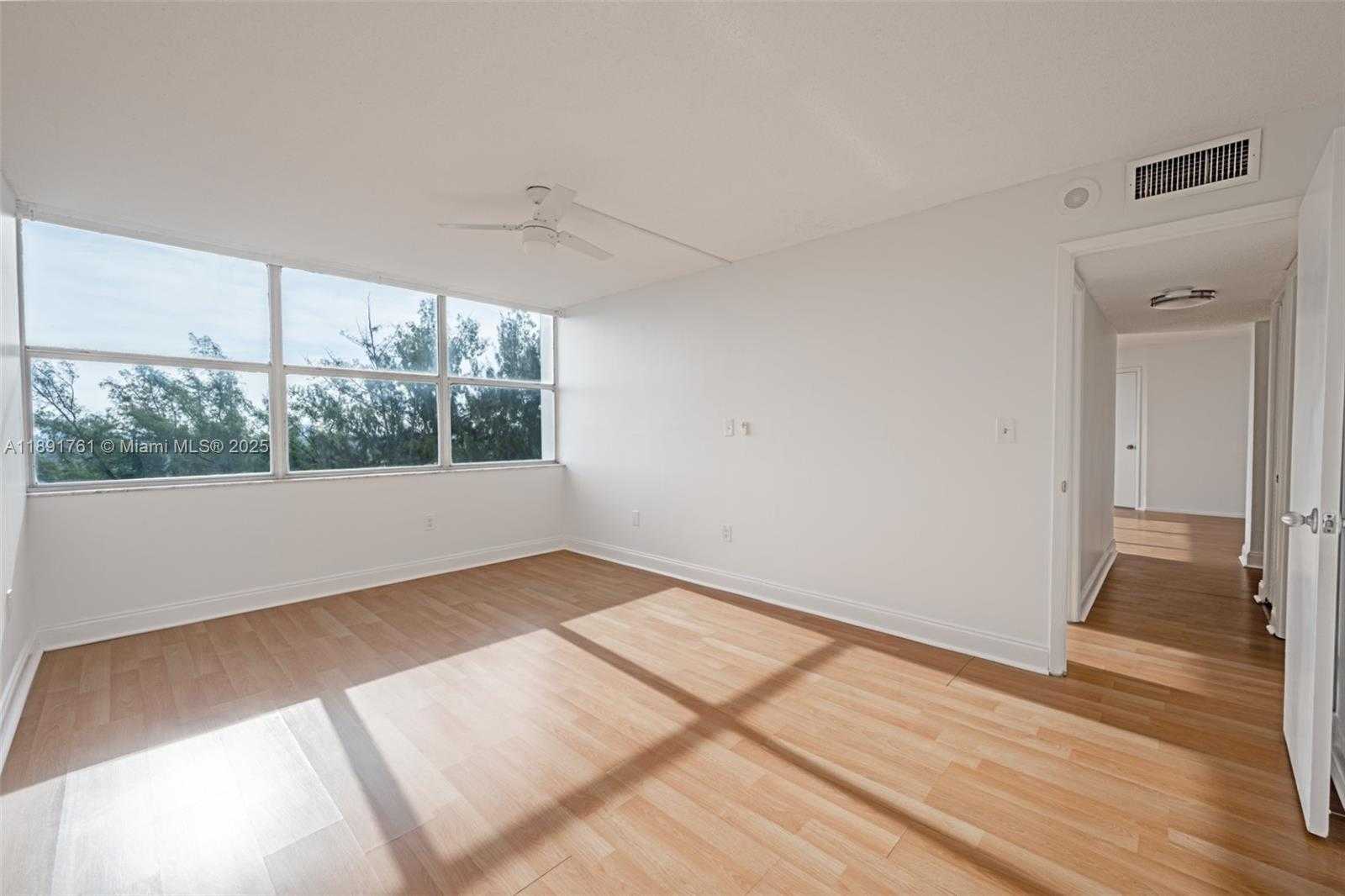 Small Image of 1300 NORTH EAST MIAMI GARDENS DR #820E, Miami Number 18
