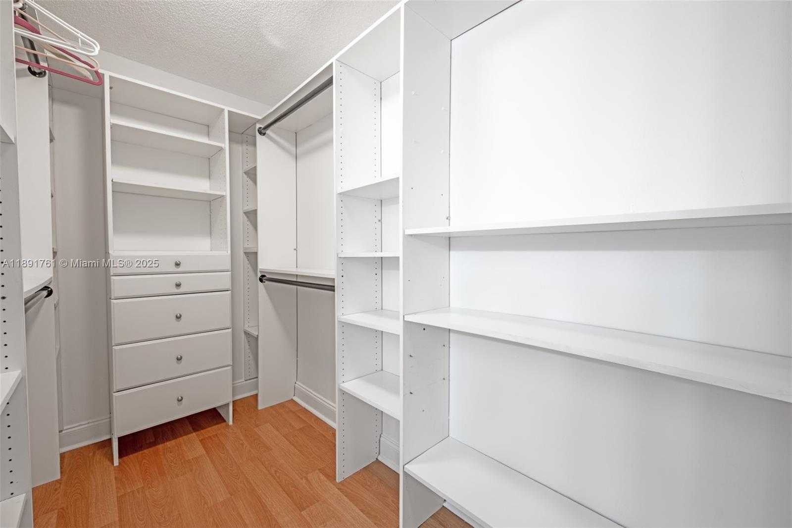 Small Image of 1300 NORTH EAST MIAMI GARDENS DR #820E, Miami Number 20
