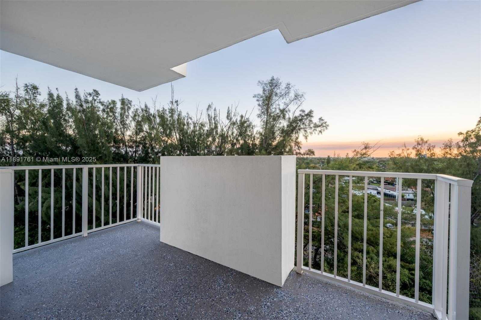 Small Image of 1300 NORTH EAST MIAMI GARDENS DR #820E, Miami Number 21