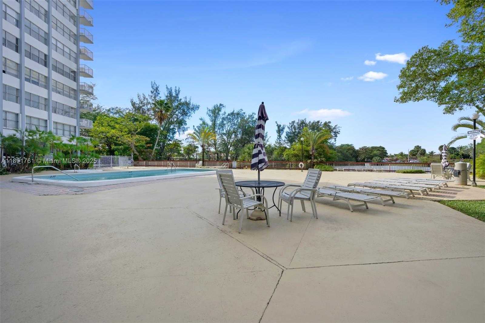 Small Image of 1300 NORTH EAST MIAMI GARDENS DR #820E, Miami Number 27