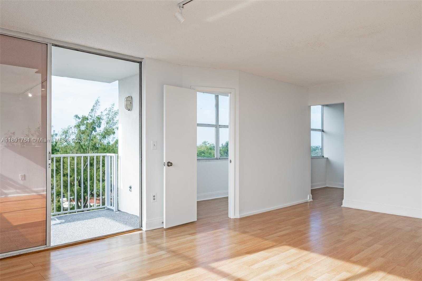 Small Image of 1300 NORTH EAST MIAMI GARDENS DR #820E, Miami Number 5