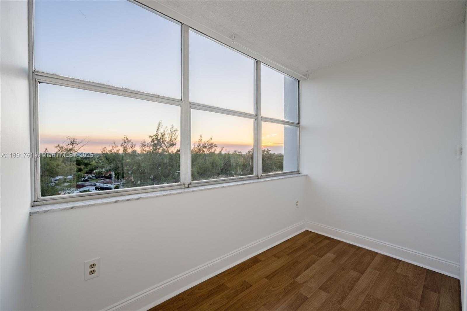 Small Image of 1300 NORTH EAST MIAMI GARDENS DR #820E, Miami Number 7