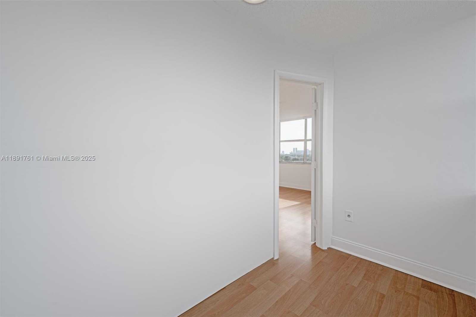 Small Image of 1300 NORTH EAST MIAMI GARDENS DR #820E, Miami Number 8