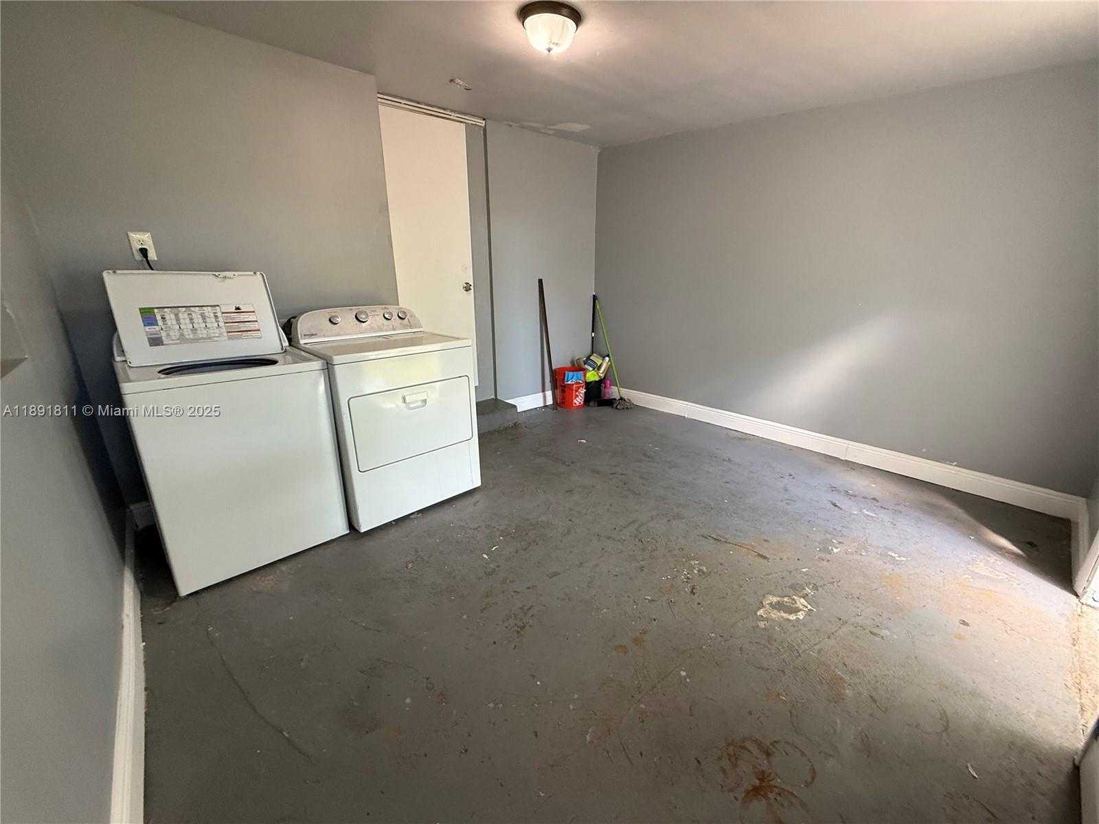 Small Image of 11305 NORTH EAST 13TH AVE, Miami Number 15