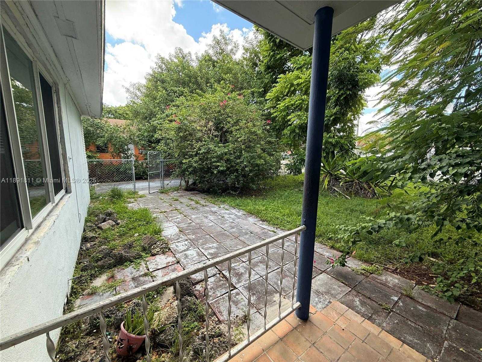 Small Image of 11305 NORTH EAST 13TH AVE, Miami Number 16