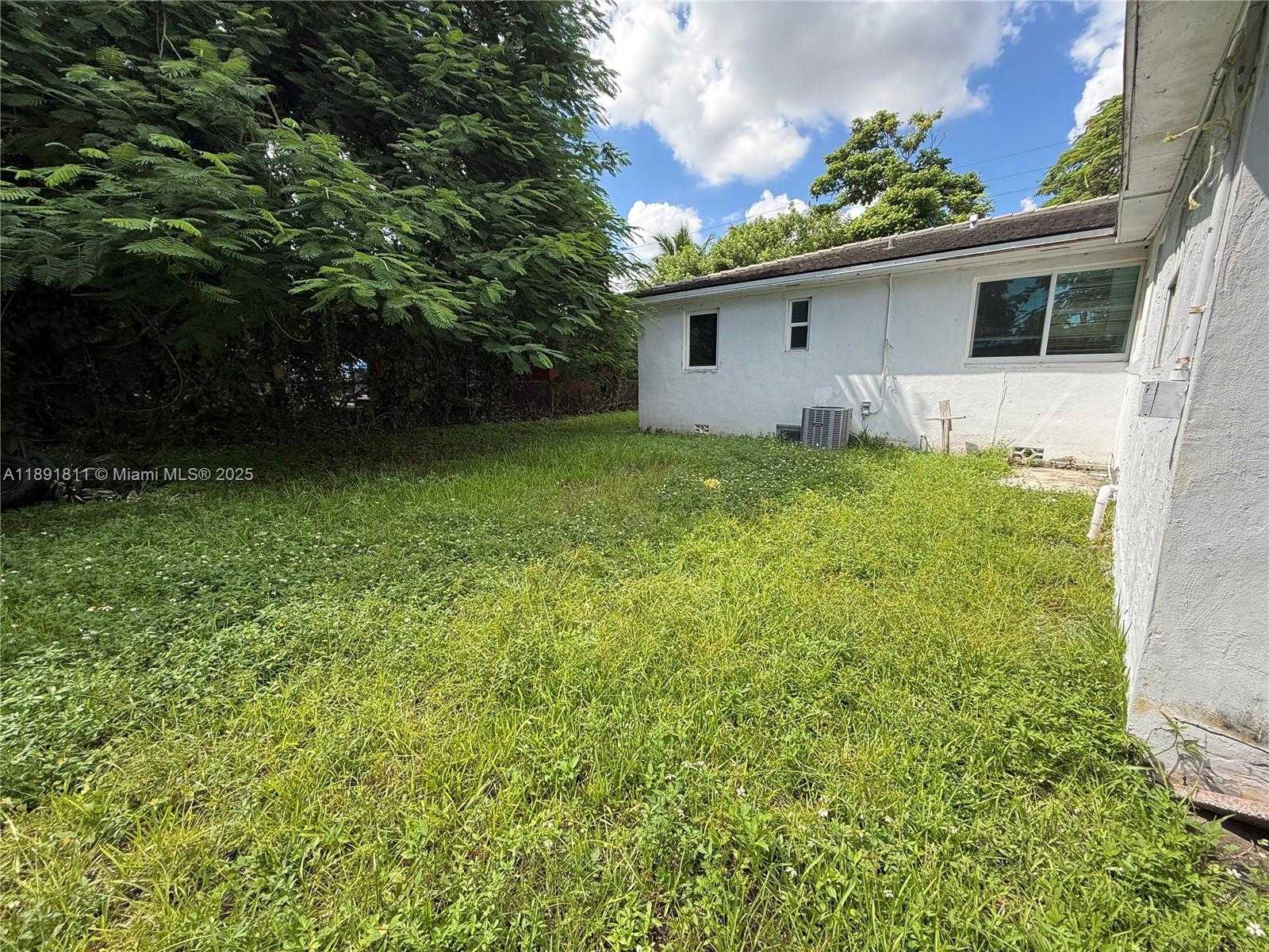 Small Image of 11305 NORTH EAST 13TH AVE, Miami Number 17