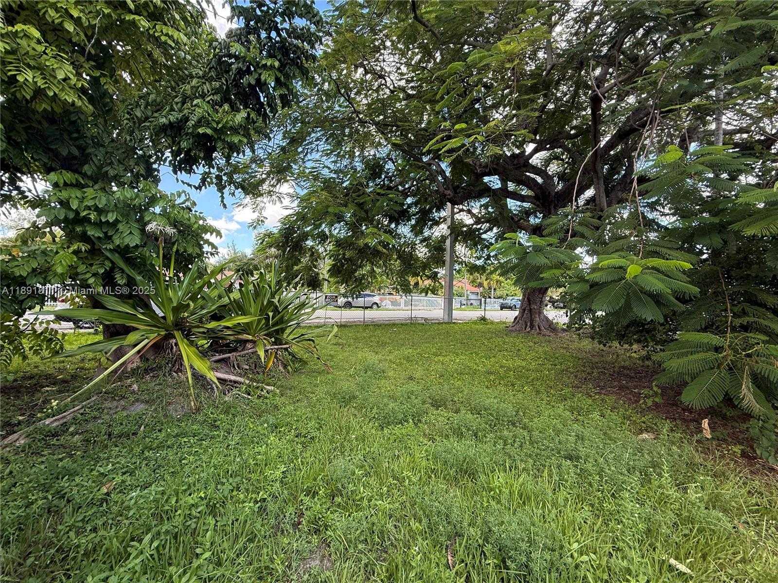 Small Image of 11305 NORTH EAST 13TH AVE, Miami Number 19