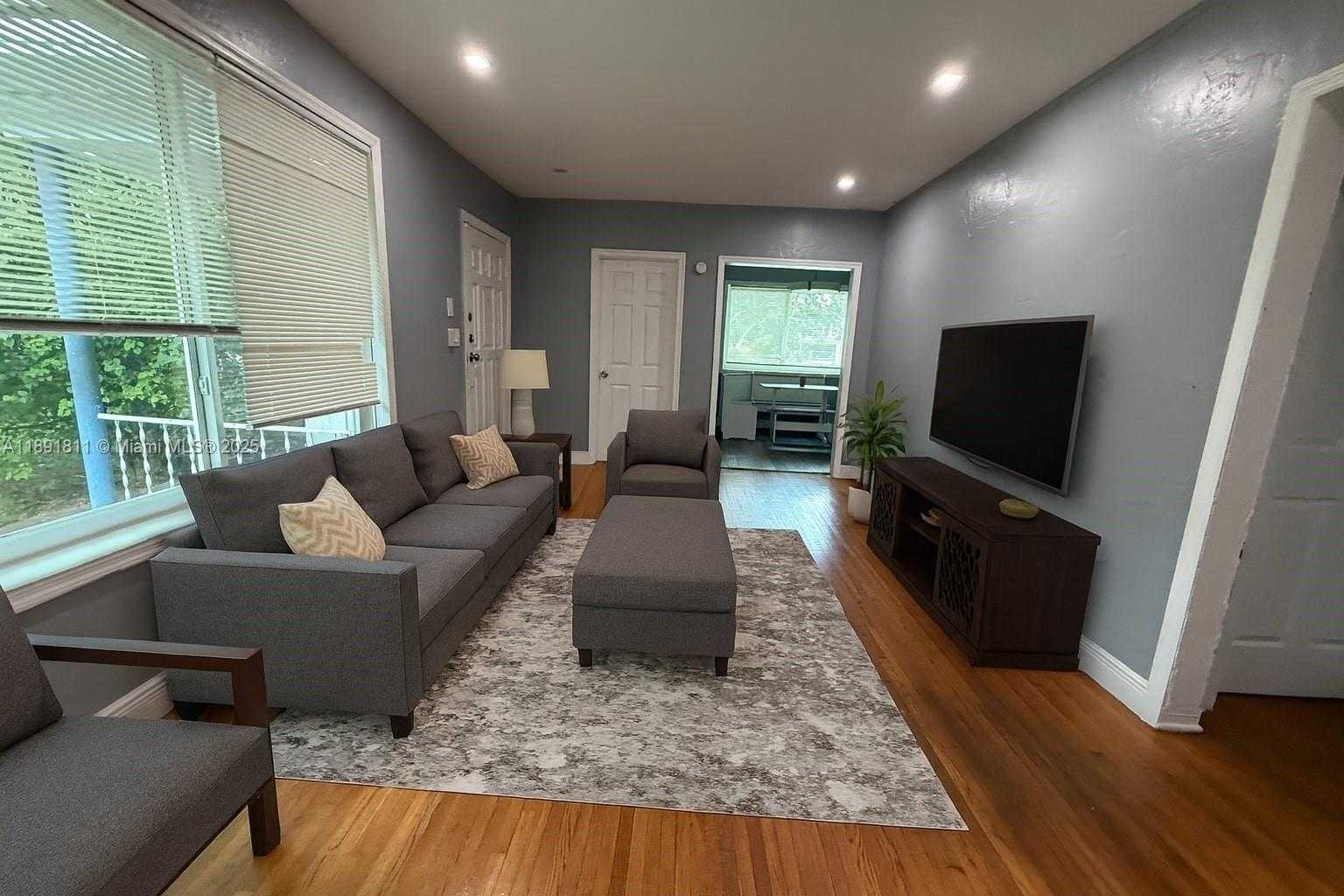 Small Image of 11305 NORTH EAST 13TH AVE, Miami Number 2