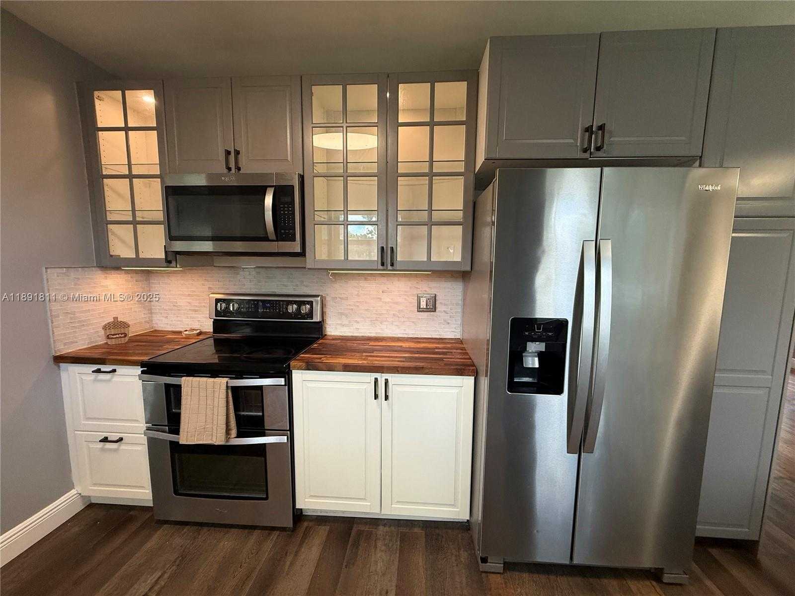Small Image of 11305 NORTH EAST 13TH AVE, Miami Number 4