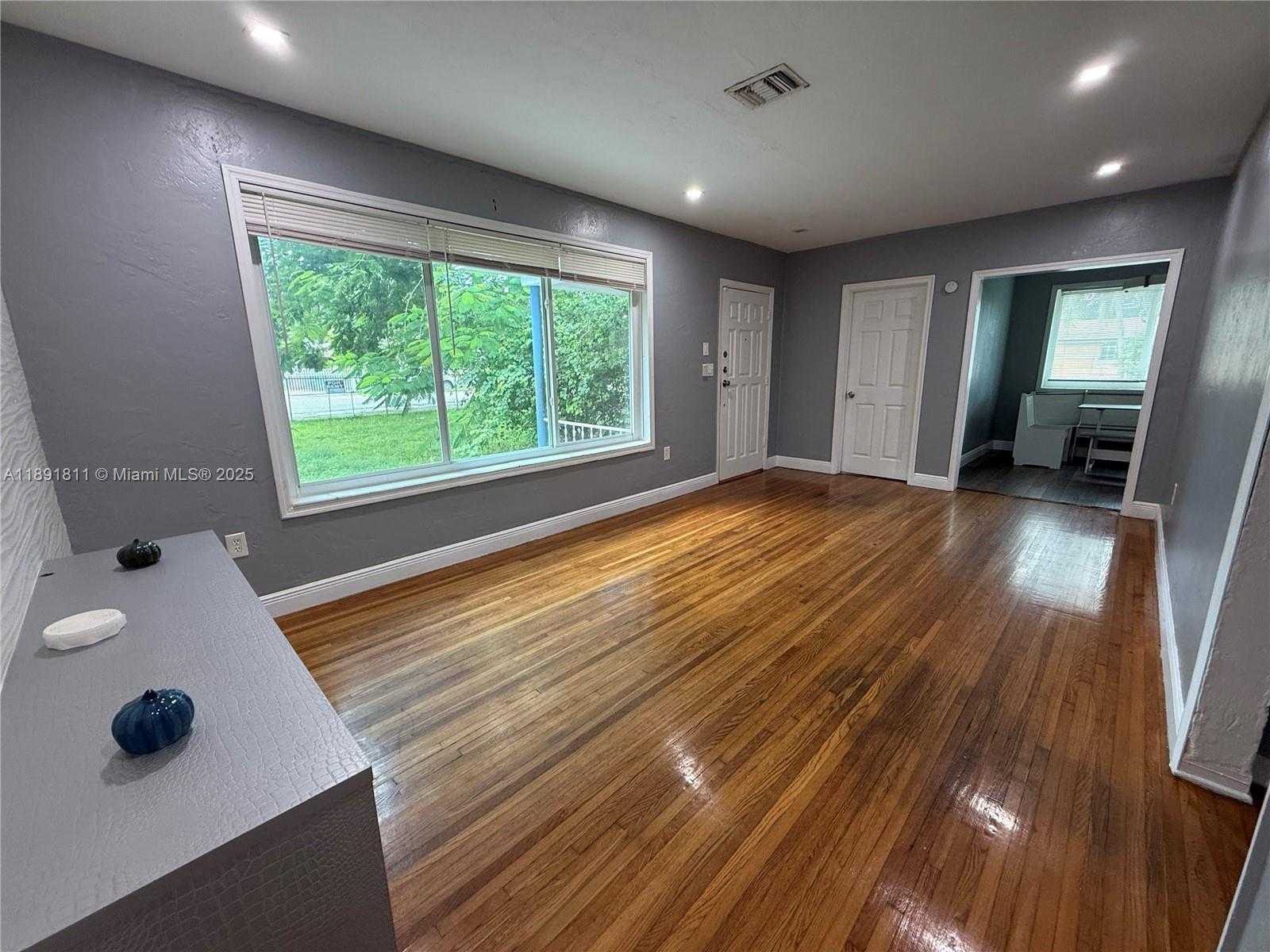 Small Image of 11305 NORTH EAST 13TH AVE, Miami Number 5