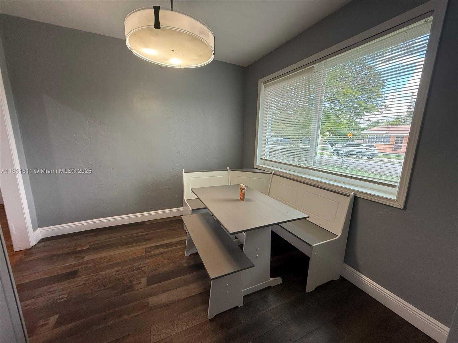 Small Image of 11305 NORTH EAST 13TH AVE, Miami Number 7