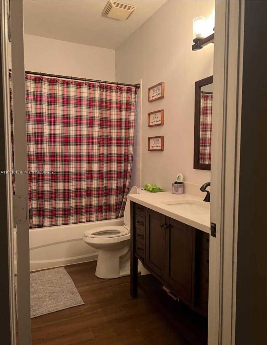 Small Image of 3571 NORTH EAST 11TH DR #101, Homestead Number 11